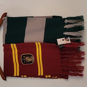 Harry Potter Winter Scarves Gryffindor and Slytherin set